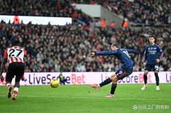 开云下载-切尔西险胜反超，缩小分差追赶领头羊