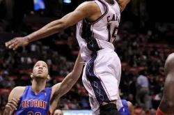 开云体育入口-深圳队鏖战山西队，西亚卡姆高光表现的简单介绍