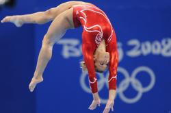 开云体育官方网站-双城记，基耶萨的赛道狂飙与哥伦比亚的绿茵绝杀