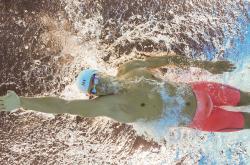 开云体育入口-当紫金风暴遭遇费城巨兽，恩比德攻防两端的统治，如何重新定义湖人对阵鹈鹕