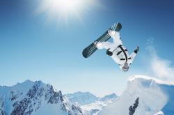 开云体育中国官网-当足球与速度交织，摩洛哥粉碎皇马神话，特奥在F1街道赛上演接管奇迹