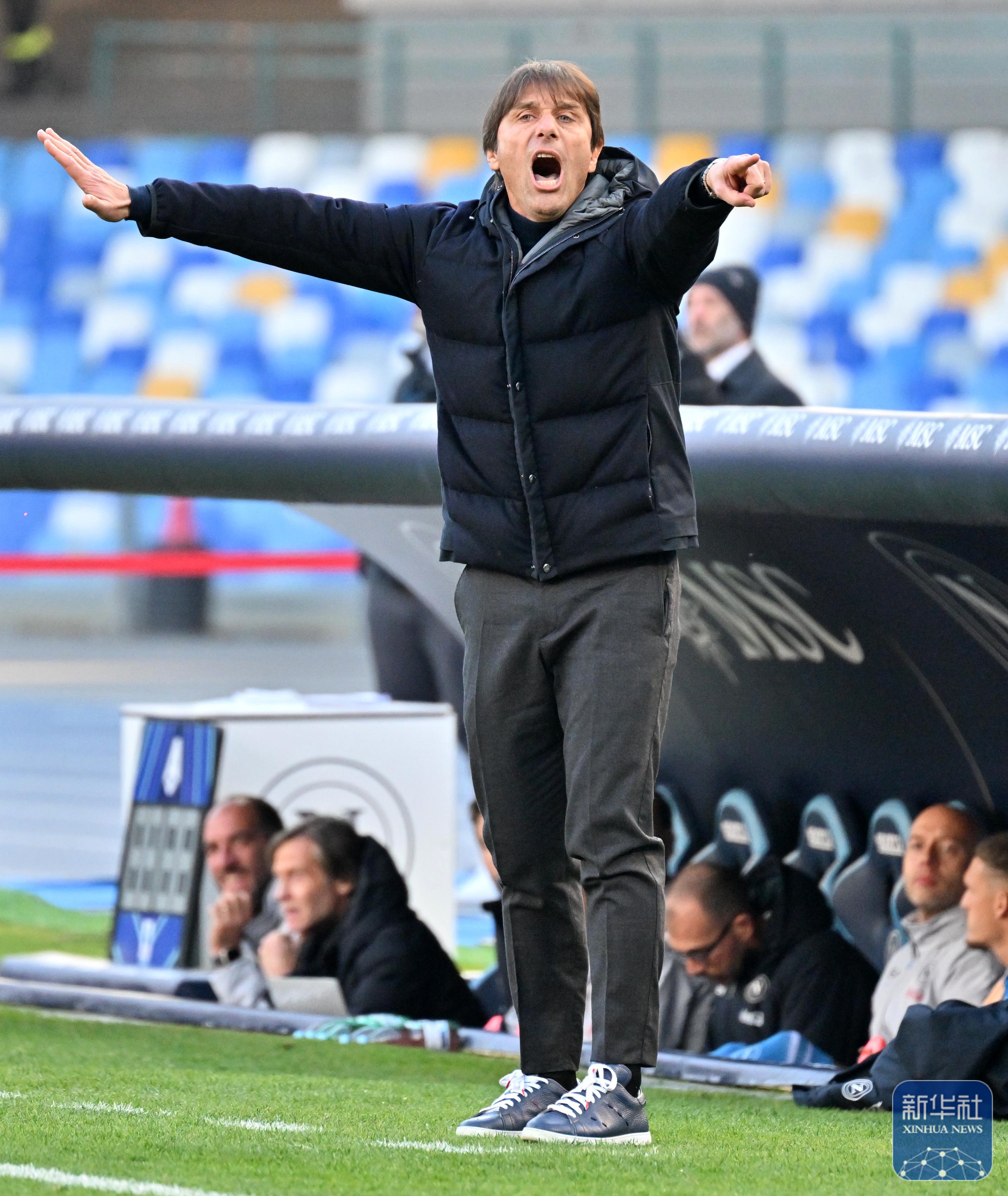 关于那不勒斯球员集训备战，各项技战术训练全方位展开的信息