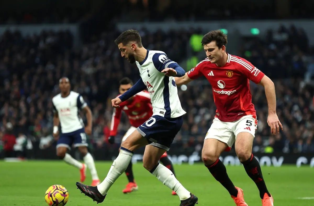 曼联战胜热刺，重返英超前四