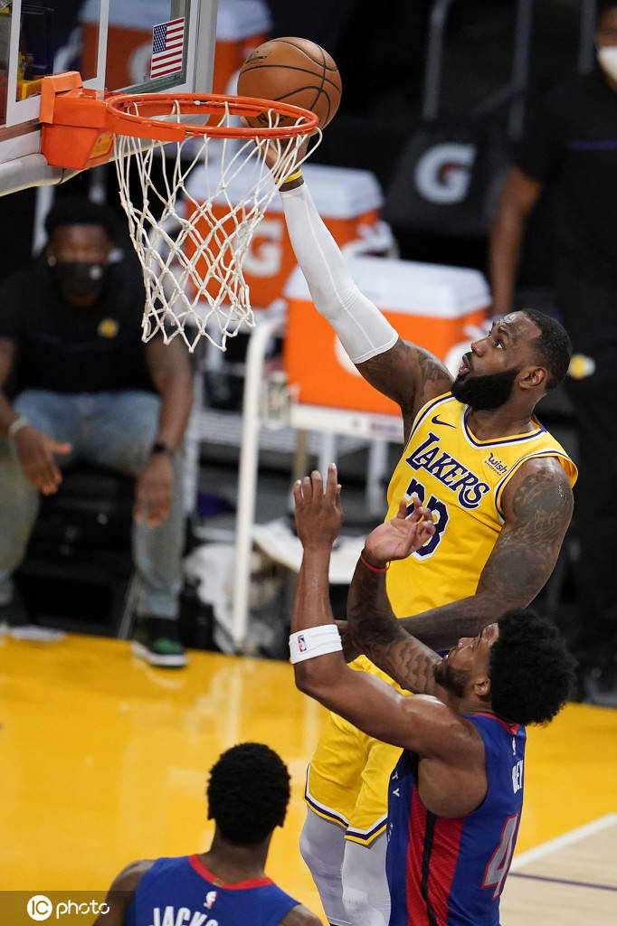 巴西男篮鏖战国王，浓眉关键制胜