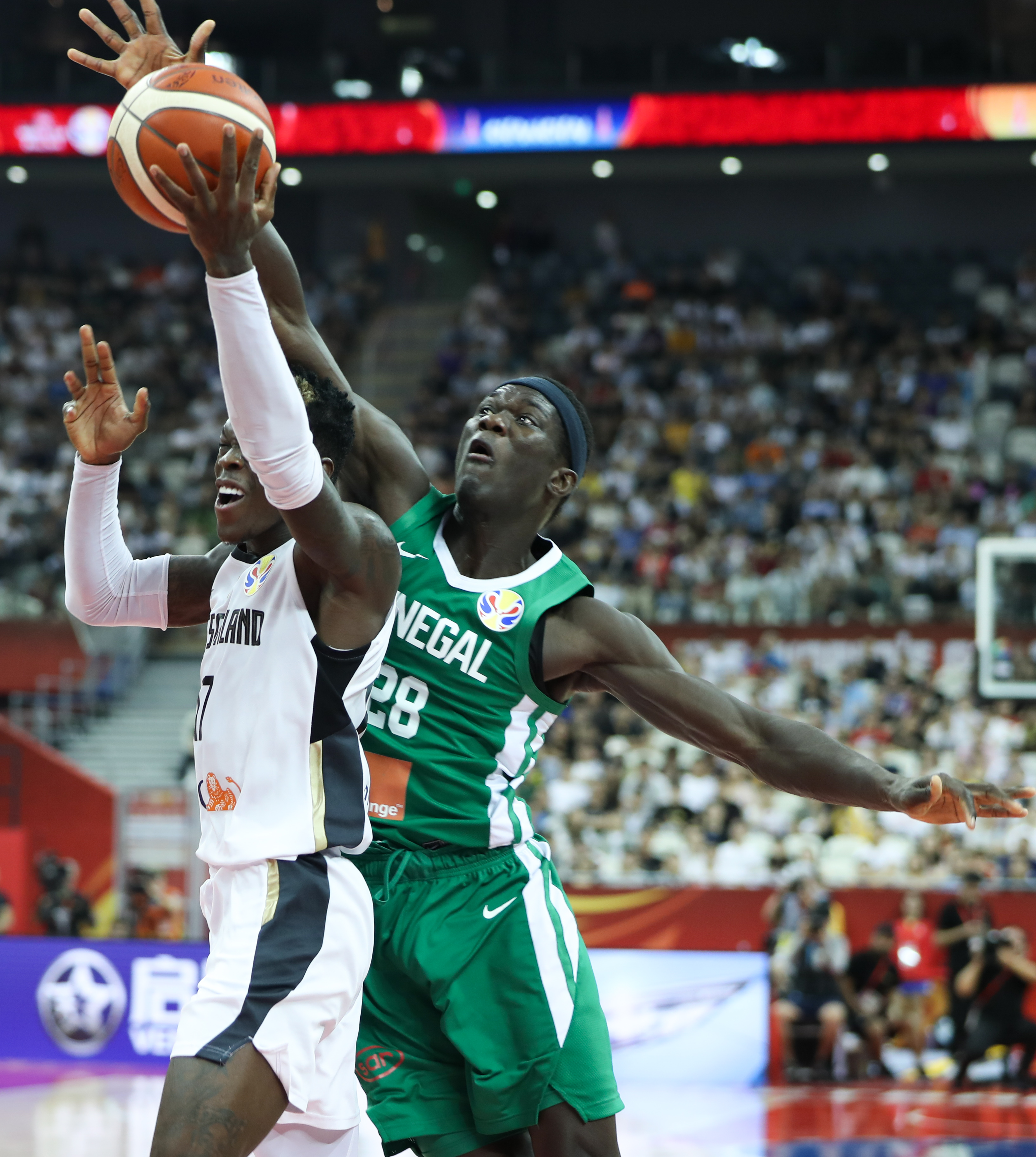 塞内加尔险胜德国，阿尔巴三分雨点燃全场的简单介绍