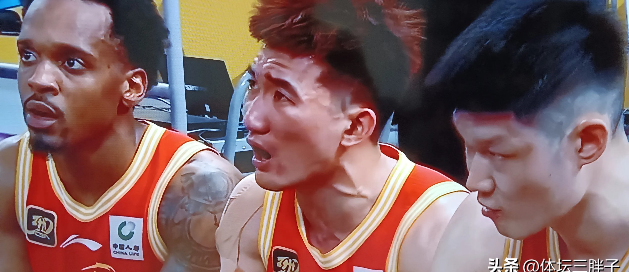 包含掘金完胜吉林队，胡金秋统治全场的词条