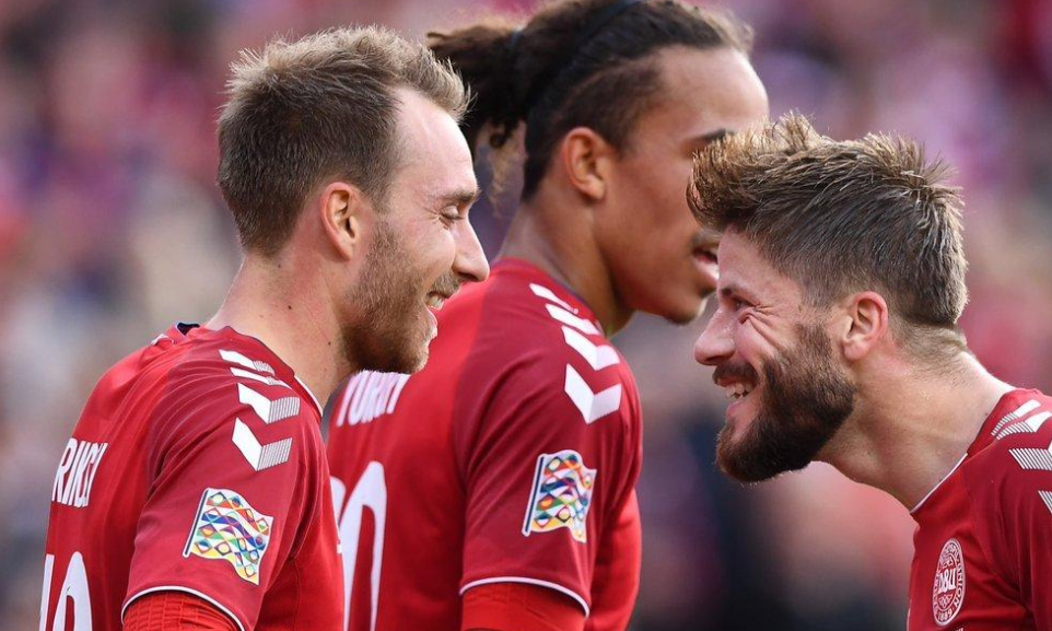 包含丹麦卫冕冠军，埃里克森领衔进攻的词条