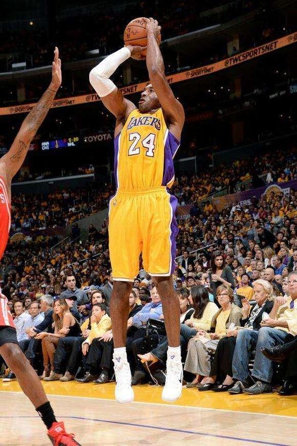 篮网主场战胜强敌，展现团队合作精神的简单介绍