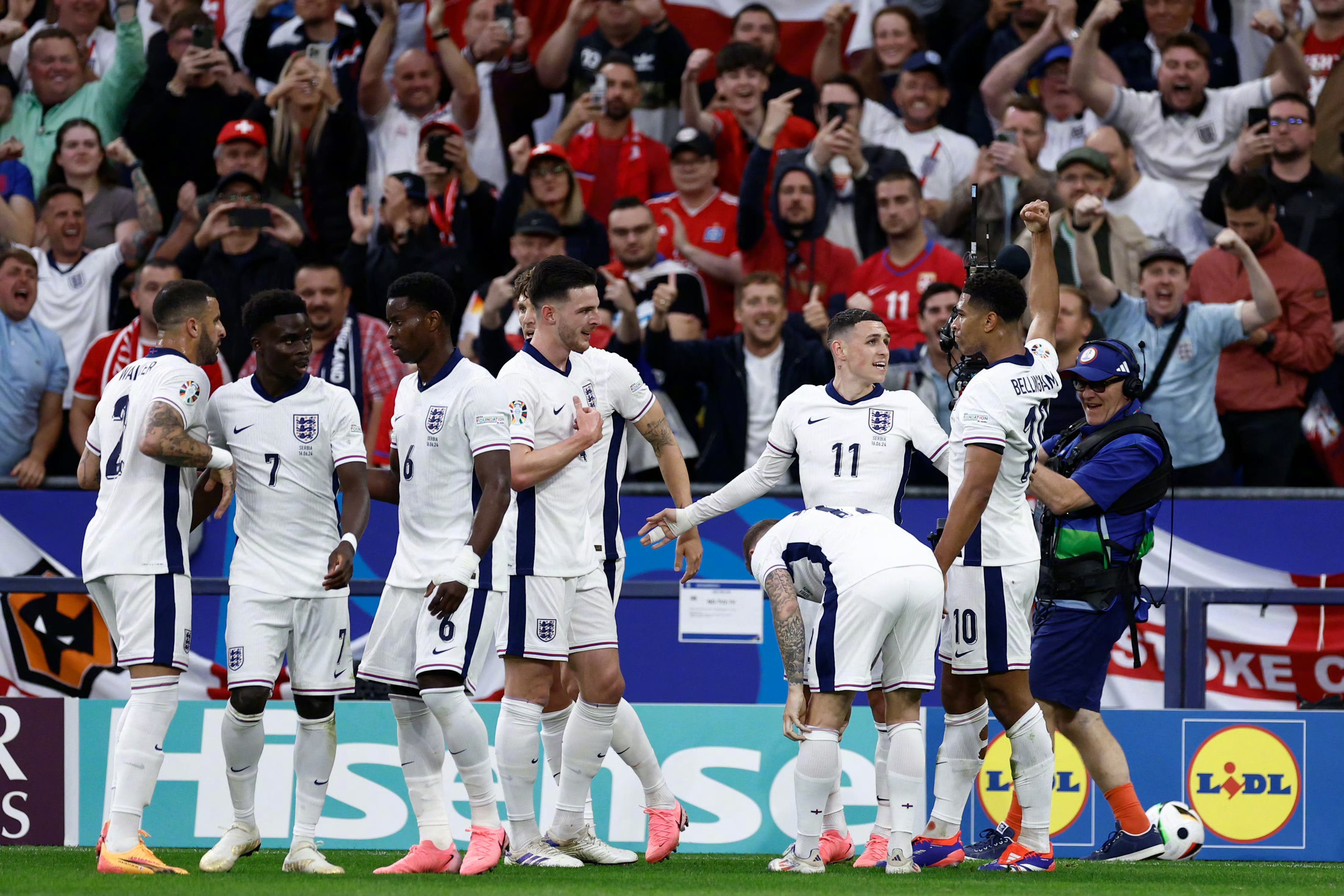 英格兰全力争胜，顺利晋级欧预赛的简单介绍