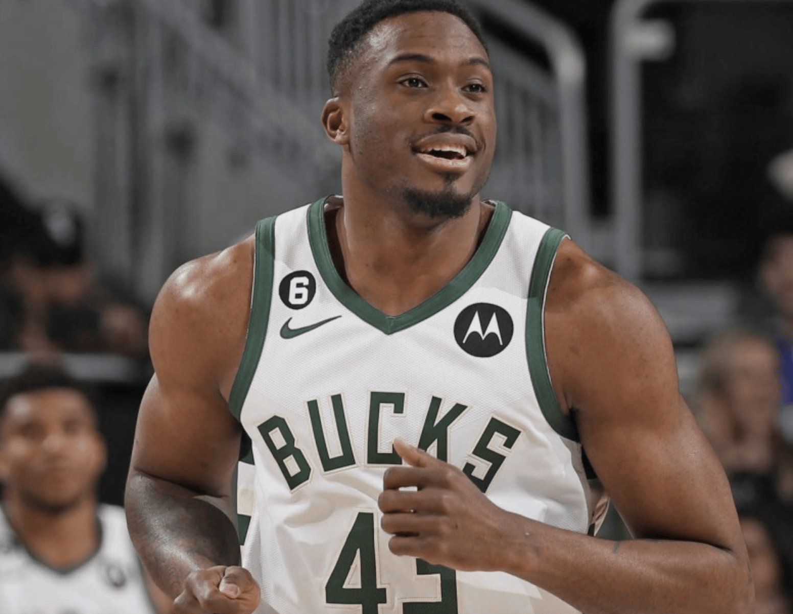 包含雄鹿主帅调整布局，字母哥表现再次成为焦点的词条