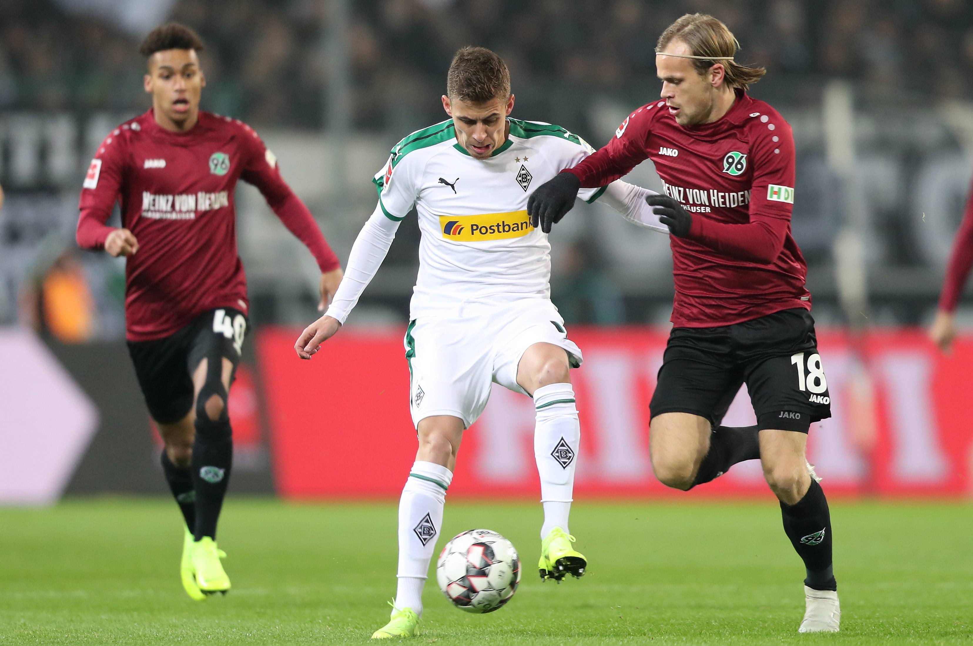 沙尔克遭遇惨败，保级形势岌岌可危的简单介绍