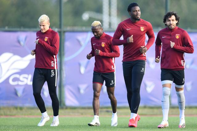 湖北华夏幸福逆袭获胜，球队激动欢庆的简单介绍