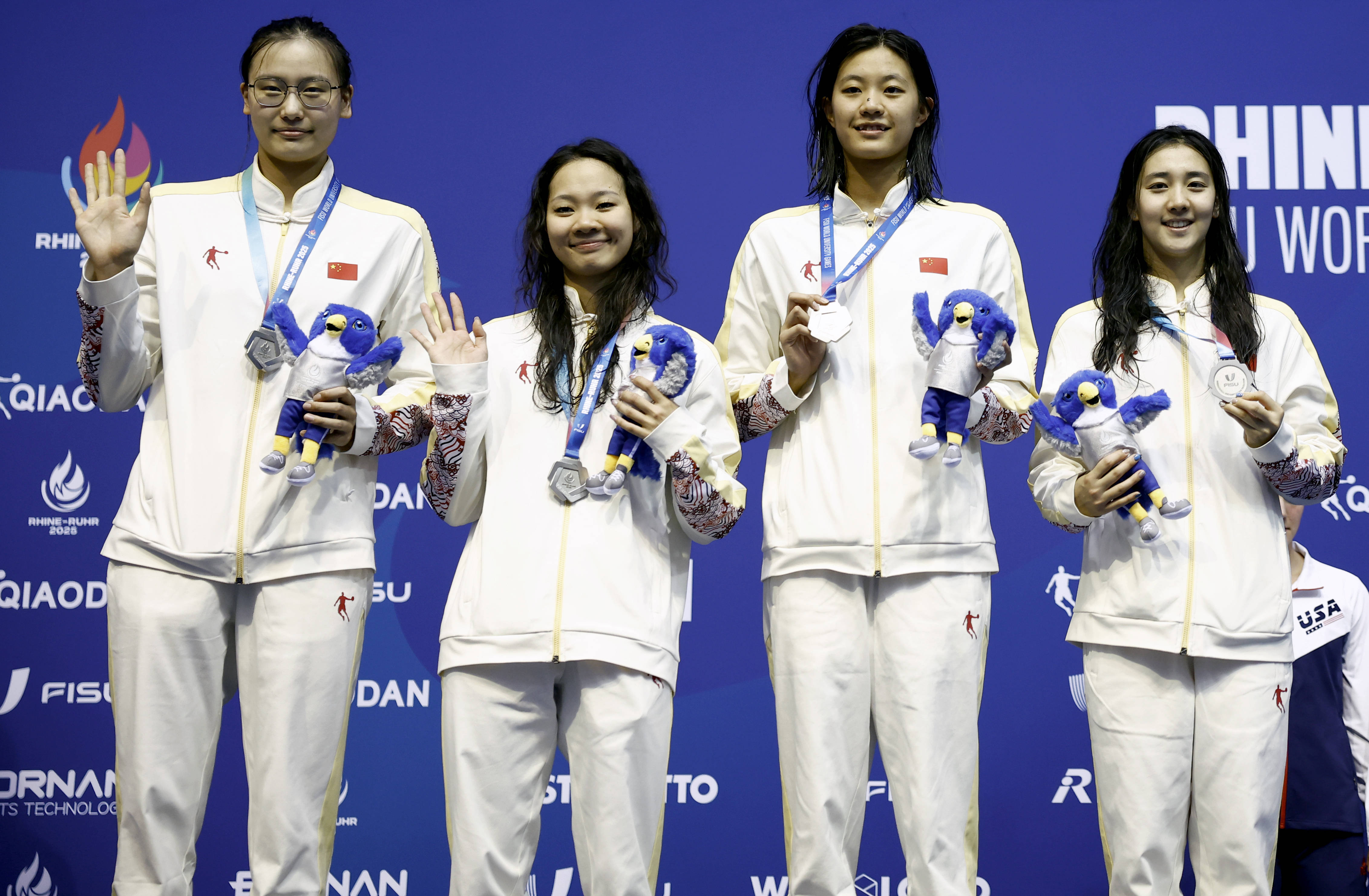 阿拉伯联合酋长国在游泳比赛中获得银牌的简单介绍