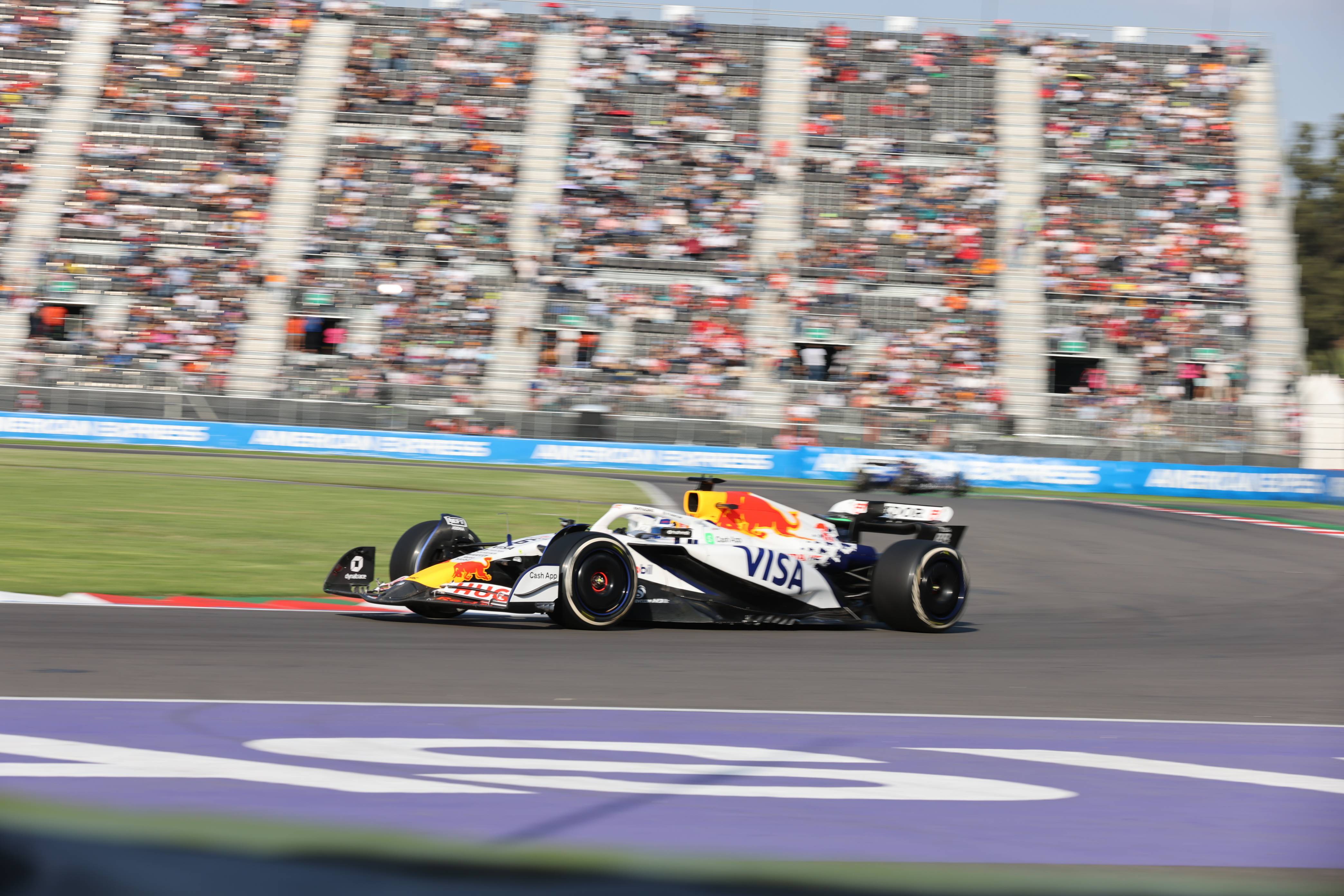 红牛二队横扫阿斯顿马丁,维斯塔潘带队取胜 红牛二队横扫阿斯顿马丁,维斯塔潘带队取胜