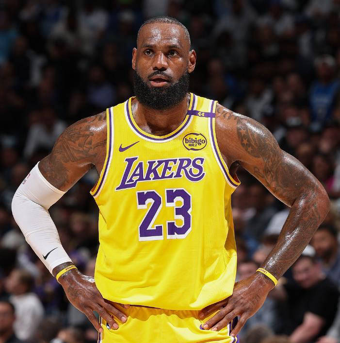 爵士碾压山西队,詹姆斯惊艳四座 爵士碾压山西队,詹姆斯惊艳四座