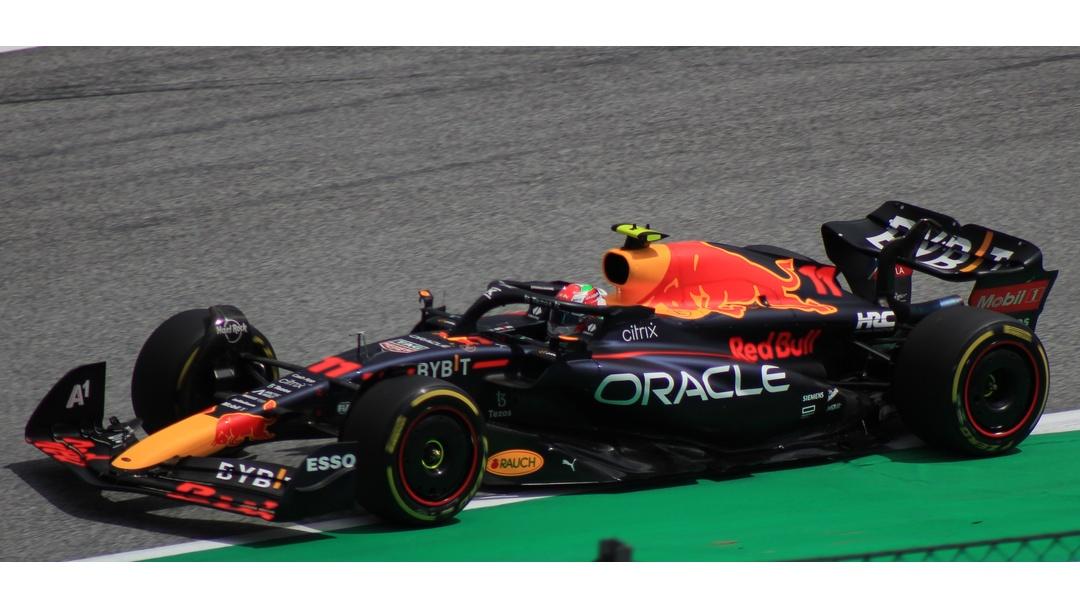 阿斯顿马丁险胜索伯车队，佩雷兹关键制胜