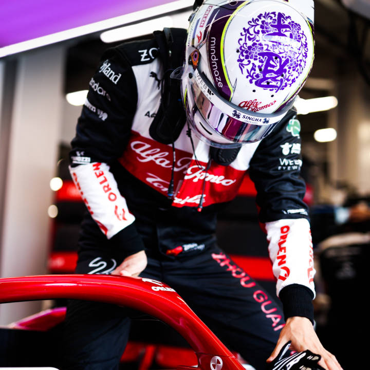 包含哈斯车队绝杀阿斯顿马丁,佩雷兹刷新纪录的词条 包含哈斯车队绝杀阿斯顿马丁,佩雷兹刷新纪录的词条