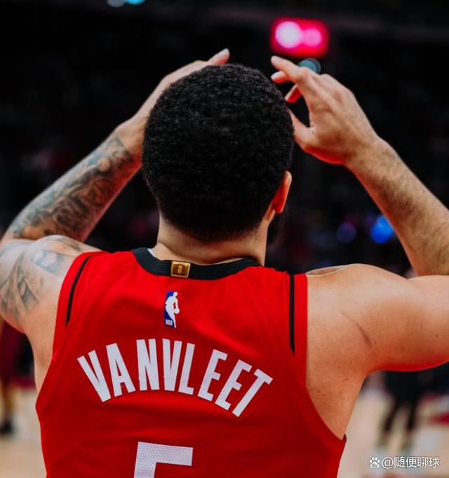 关于新疆队翻盘青岛队，范弗利特点燃赛场的信息