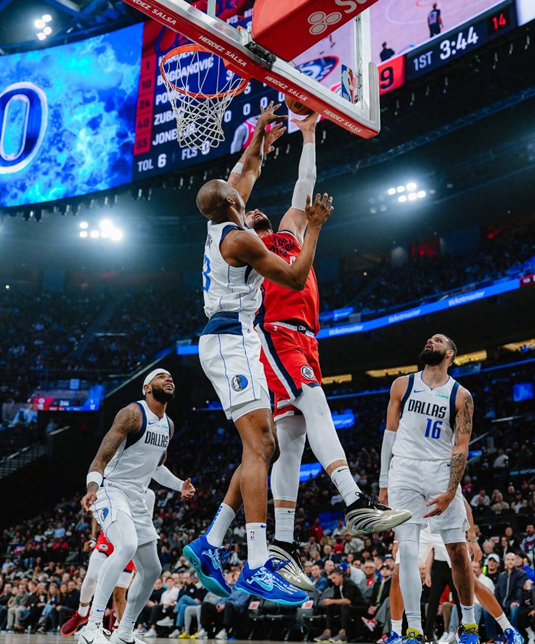 独行侠险胜火箭，麦科勒姆状态火热的简单介绍