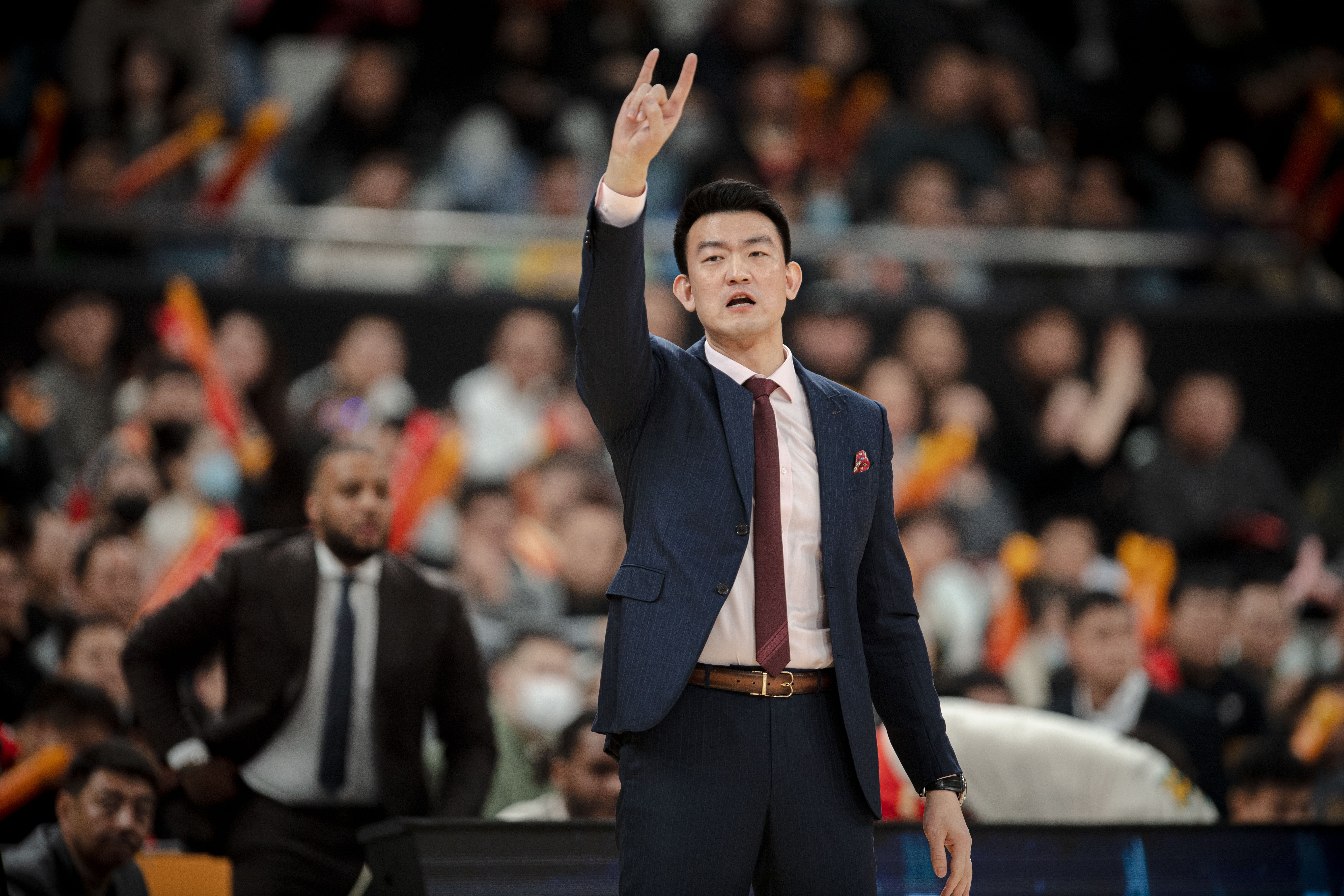 场上秩序有序,球员全力以赴 场上秩序有序,球员全力以赴