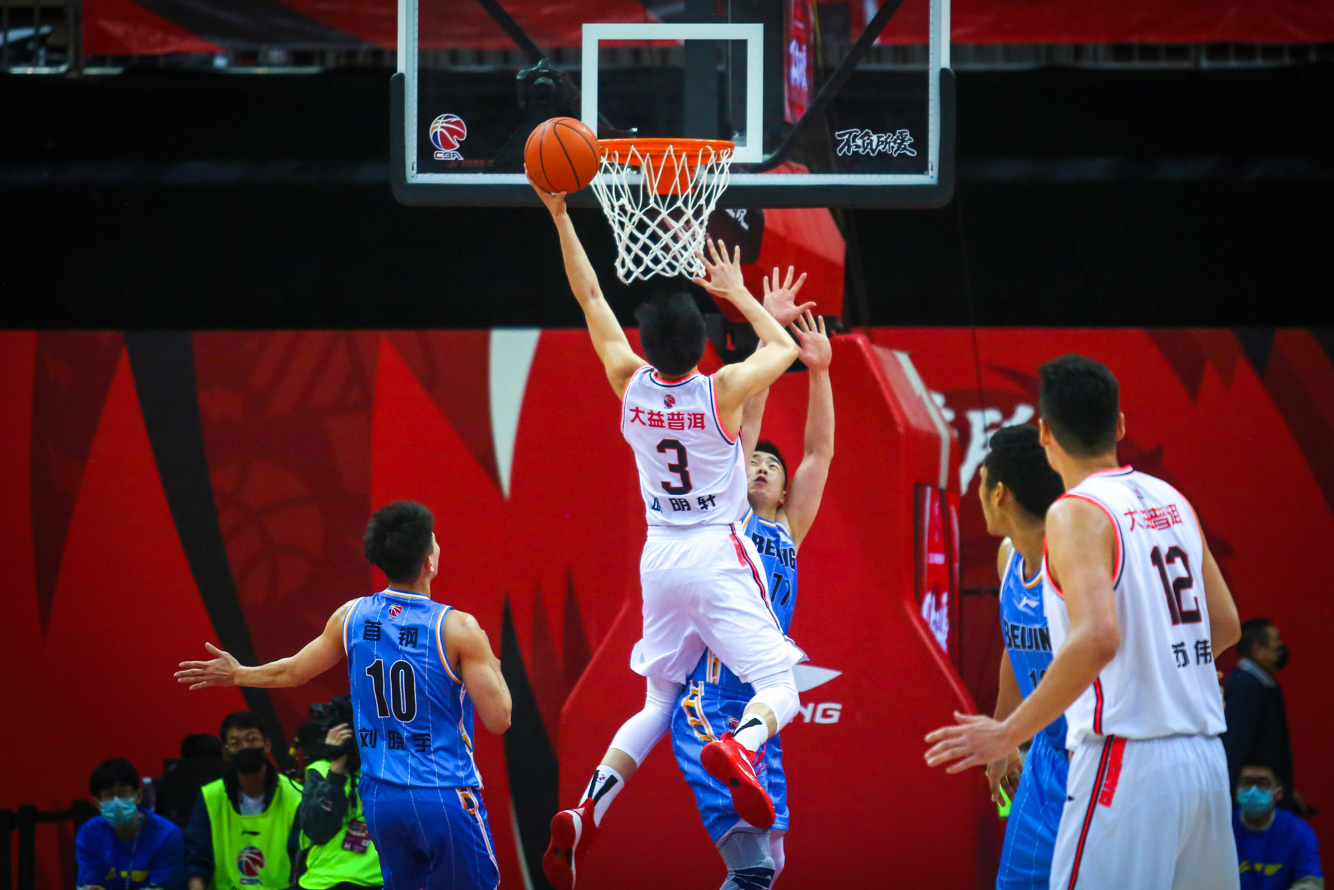 猛龙客场逆转,球队实力不容小觑! 猛龙客场逆转,球队实力不容小觑!