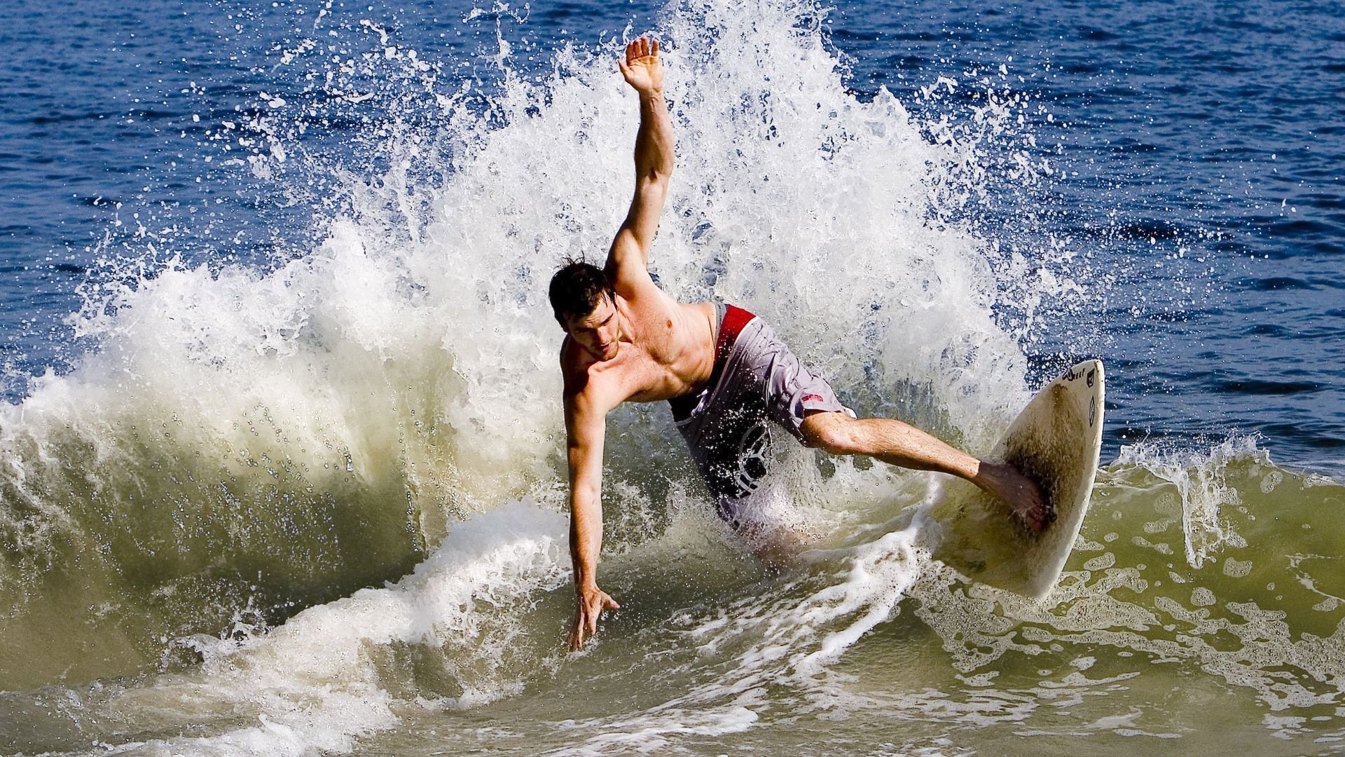 罗德里戈攻防两端统治，洪都拉斯压哨绝杀秘鲁，诠释绿茵场上的唯一性