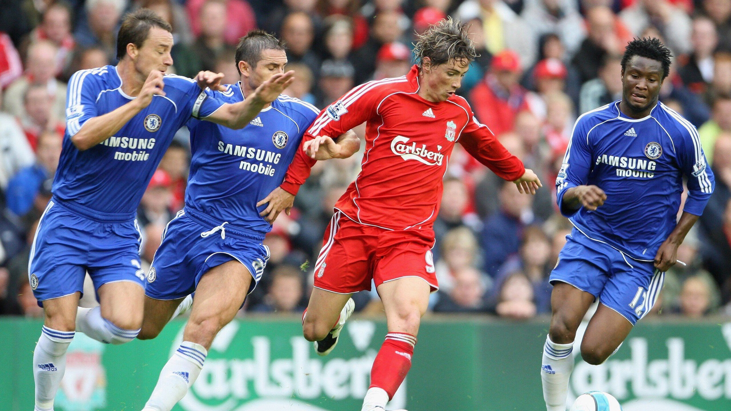 欧冠半决赛之夜，詹姆斯在焦点战证明自己，当绿茵场与硬木地板共鸣