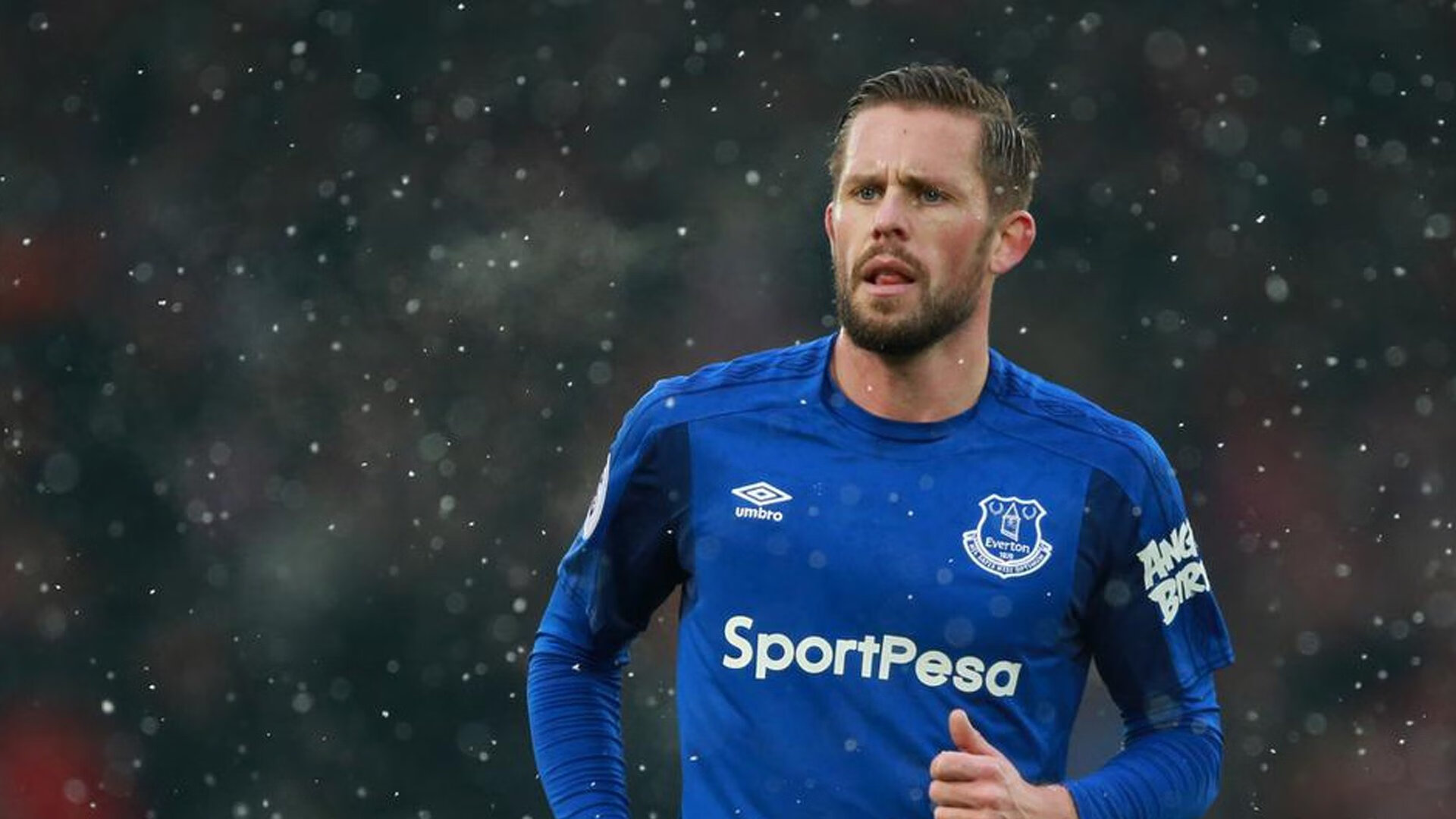 数据之王与战略之胜，凯恩的统治级表现与巴萨的阿尔及利亚布局