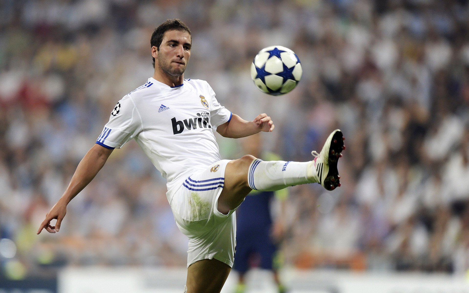 当足球与速度交织，摩洛哥粉碎皇马神话，特奥在F1街道赛上演接管奇迹