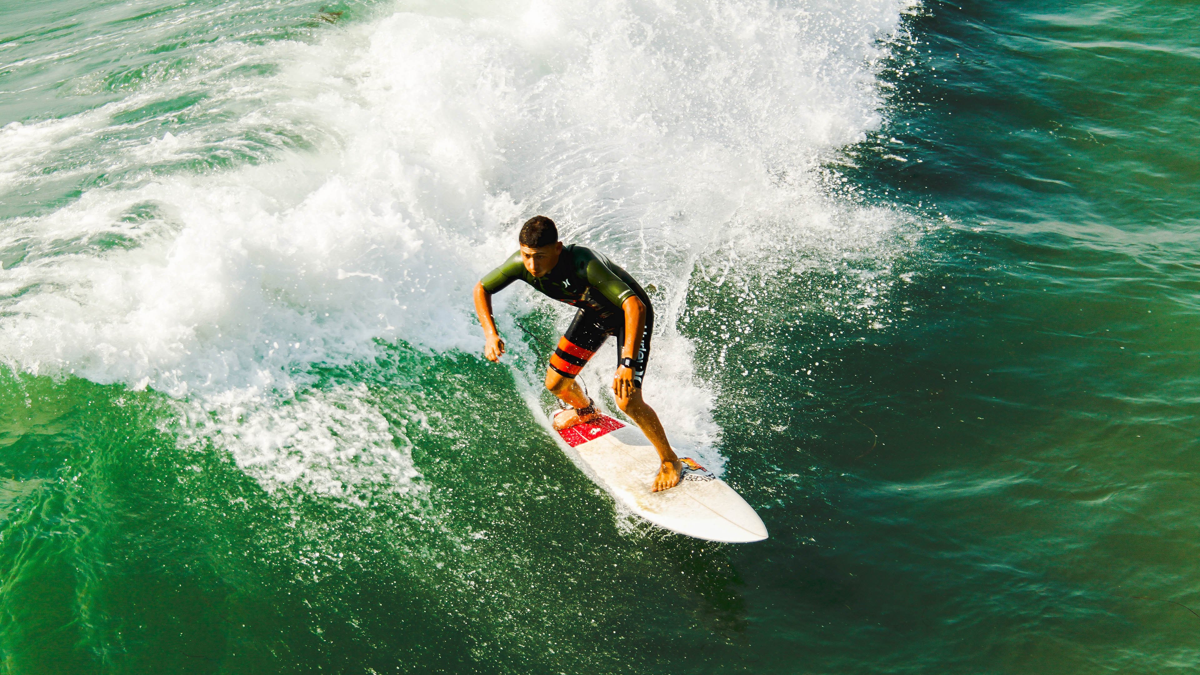 孤星闪耀与红黑奇迹，姆巴佩扛起全队，AC米兰翻盘洪都拉斯的战术启示